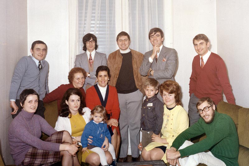 l equipe des photographe specialiste de la photographie scolaire en 1972 societe bernatets photo en gironde